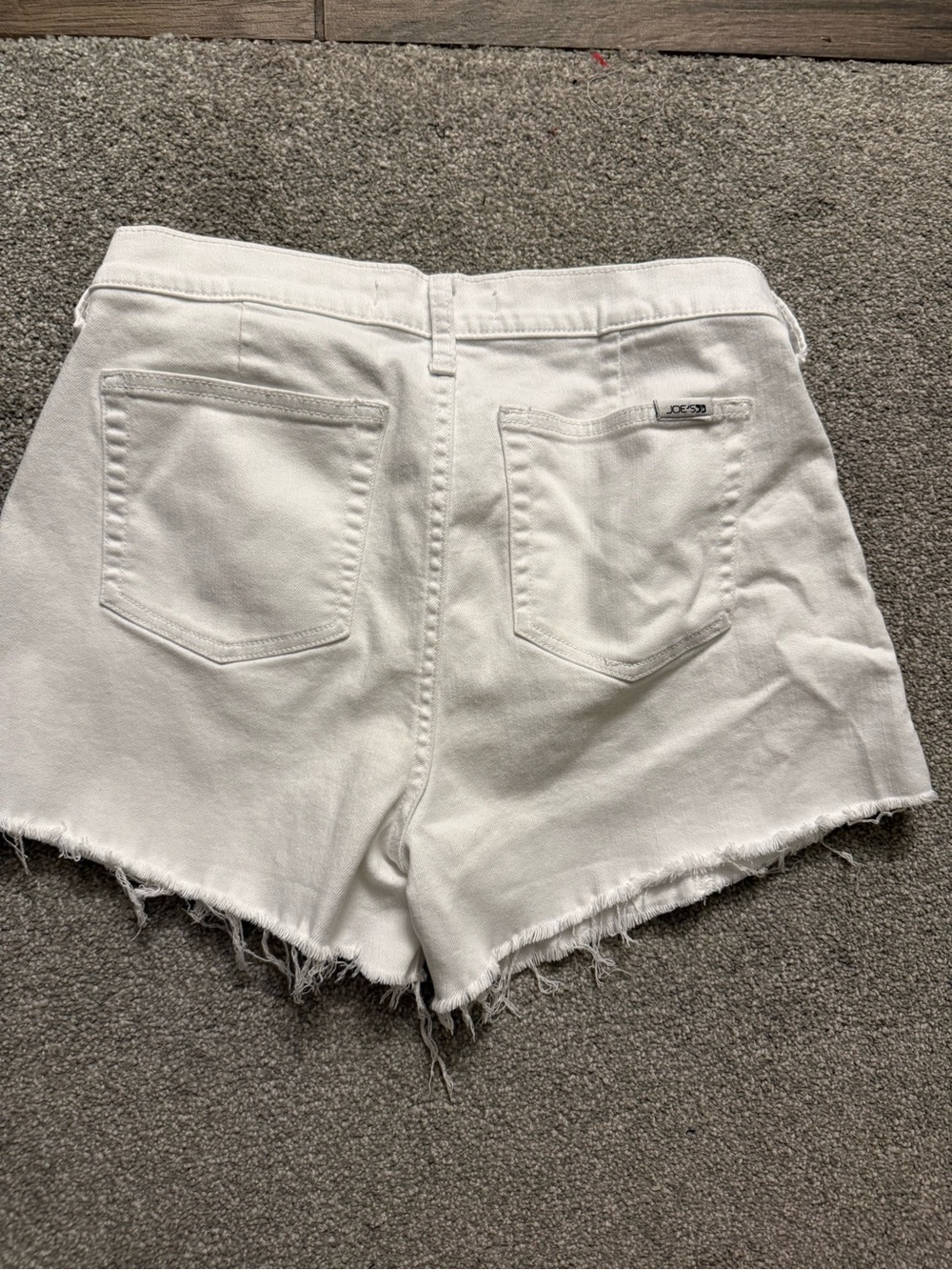 Premium Denim Joe’s White Frayed Hem Women's Shorts w Back Patch Pockets Sz 30